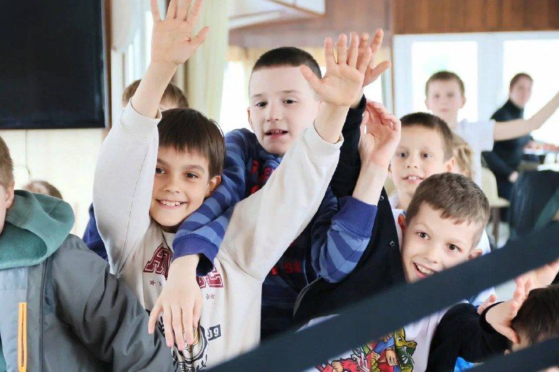 Почётные ветераны самбо собрались на корабле, чтобы поздравить ребят с выпускным!…